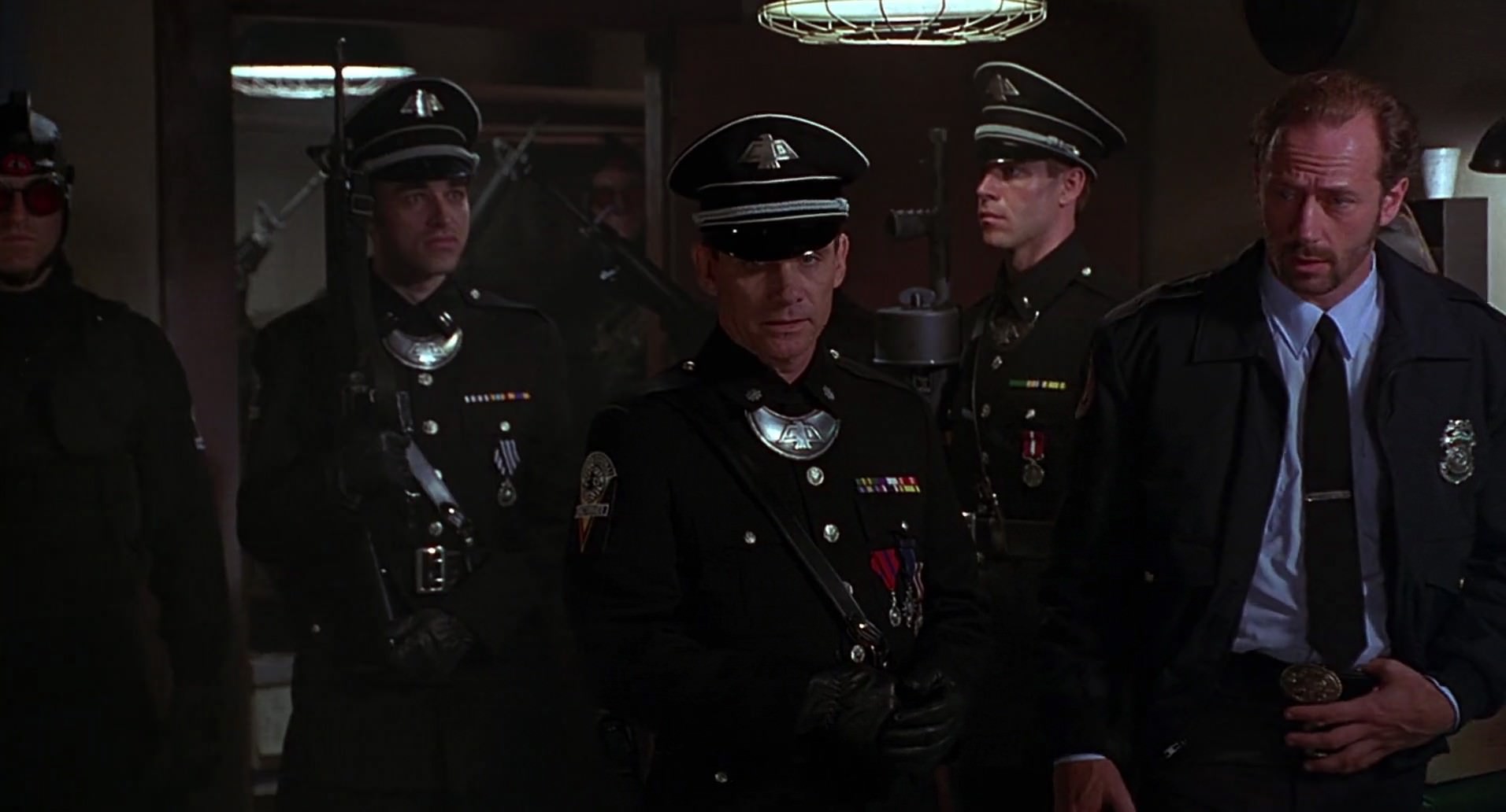 Barb Wire (1996) screencap 5682