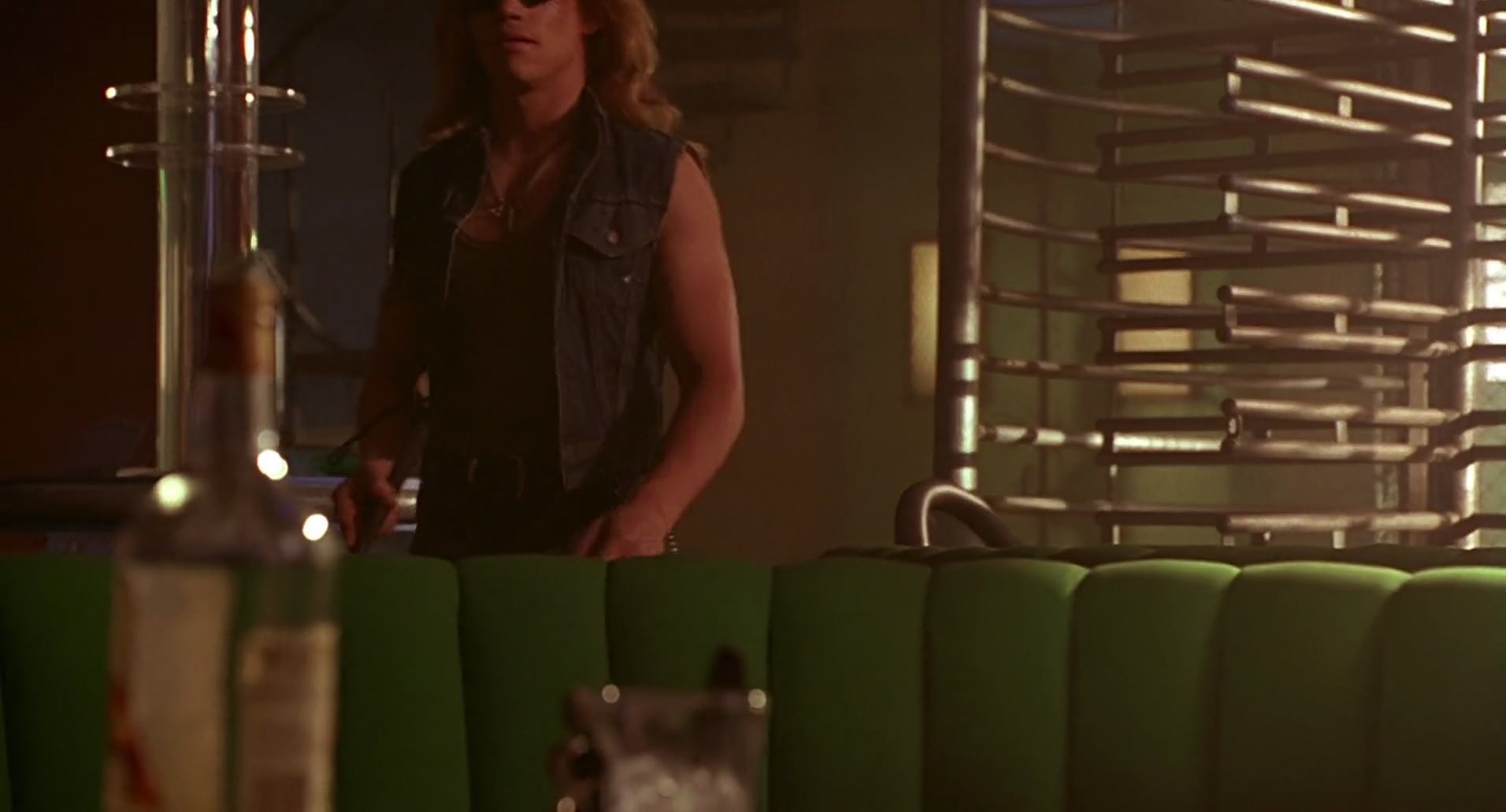 Barb Wire (1996) HD screenshot 5780