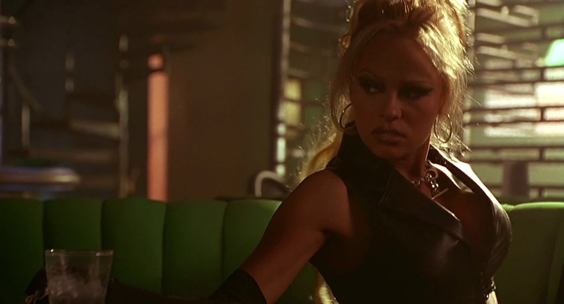 Barb Wire (1996) HD screenshot 5804