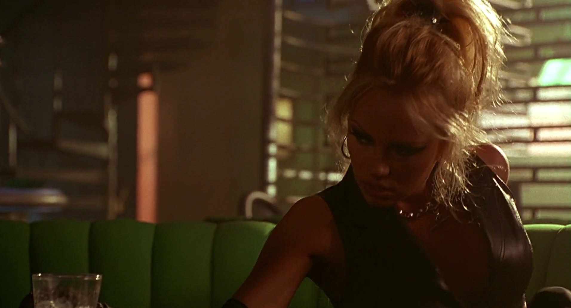 Barb Wire (1996) screencap 5805