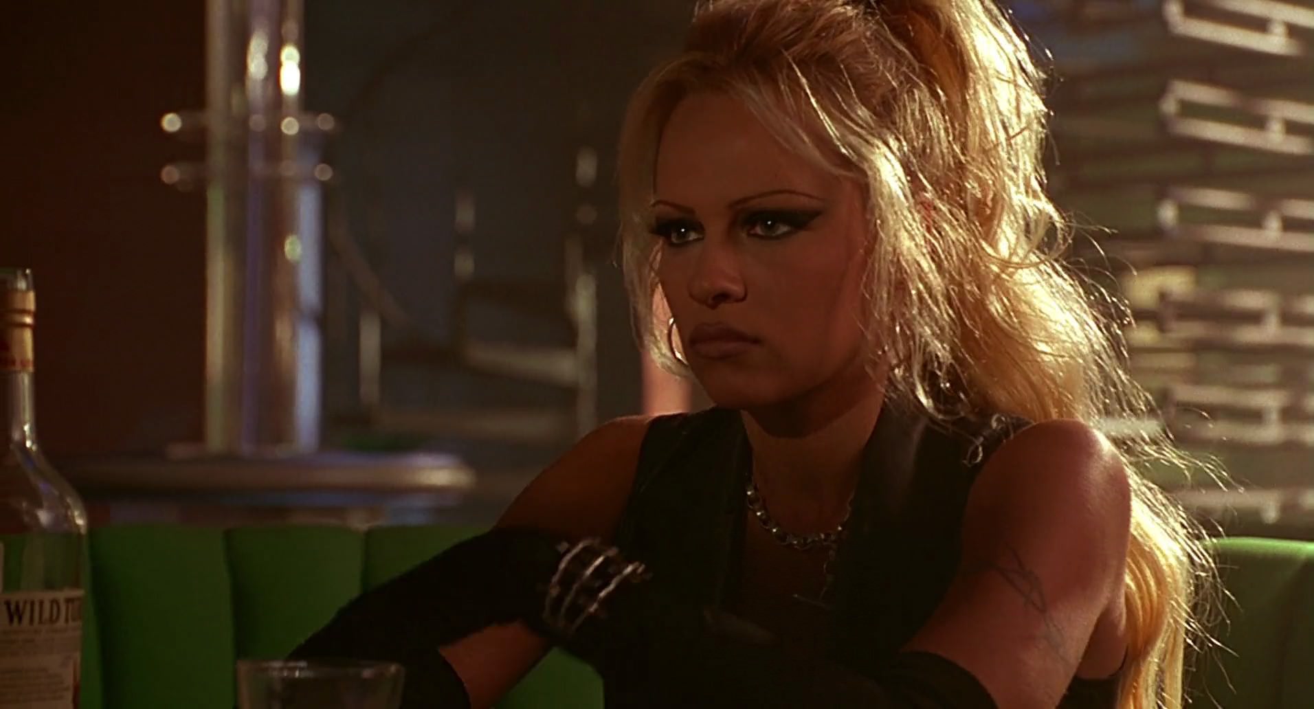 Barb Wire (1996) screencap 5817