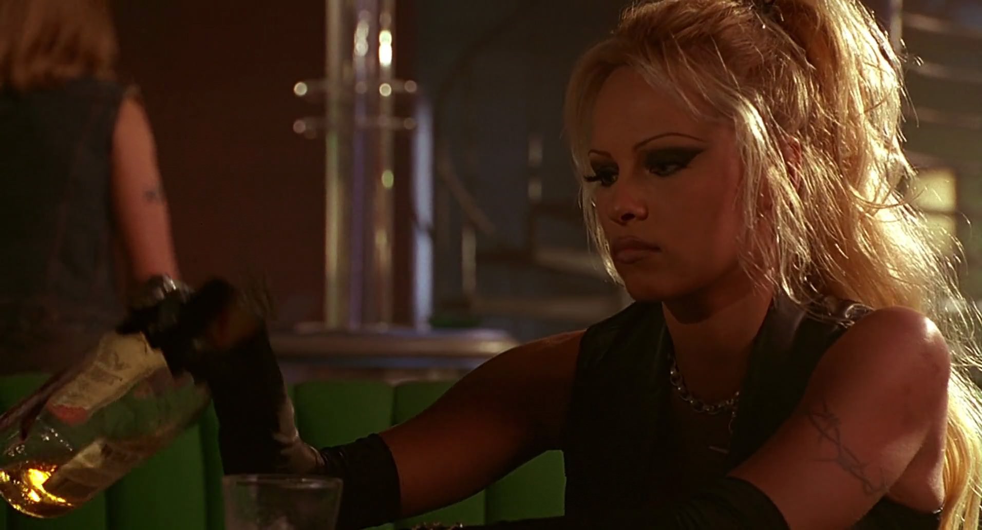 Barb Wire (1996) HD screenshot 5822