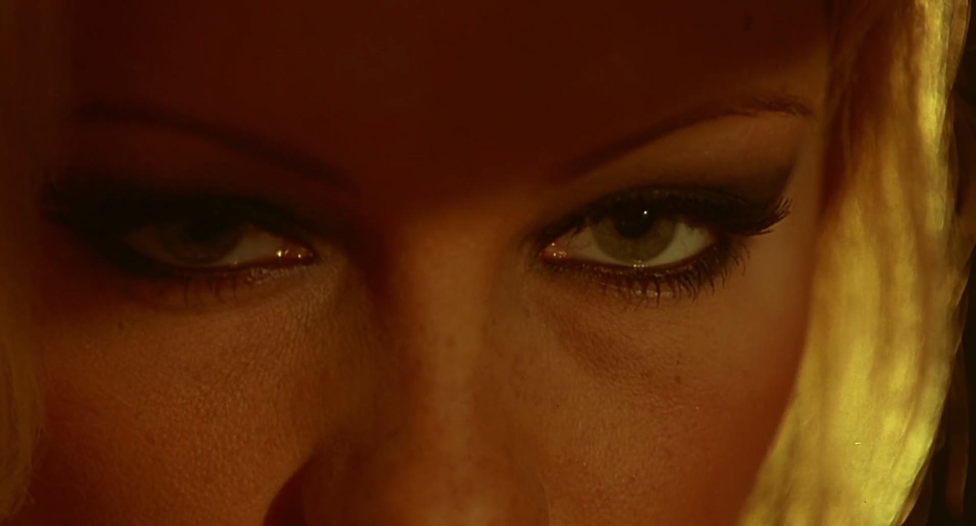 Barb Wire (1996) screencap 5835