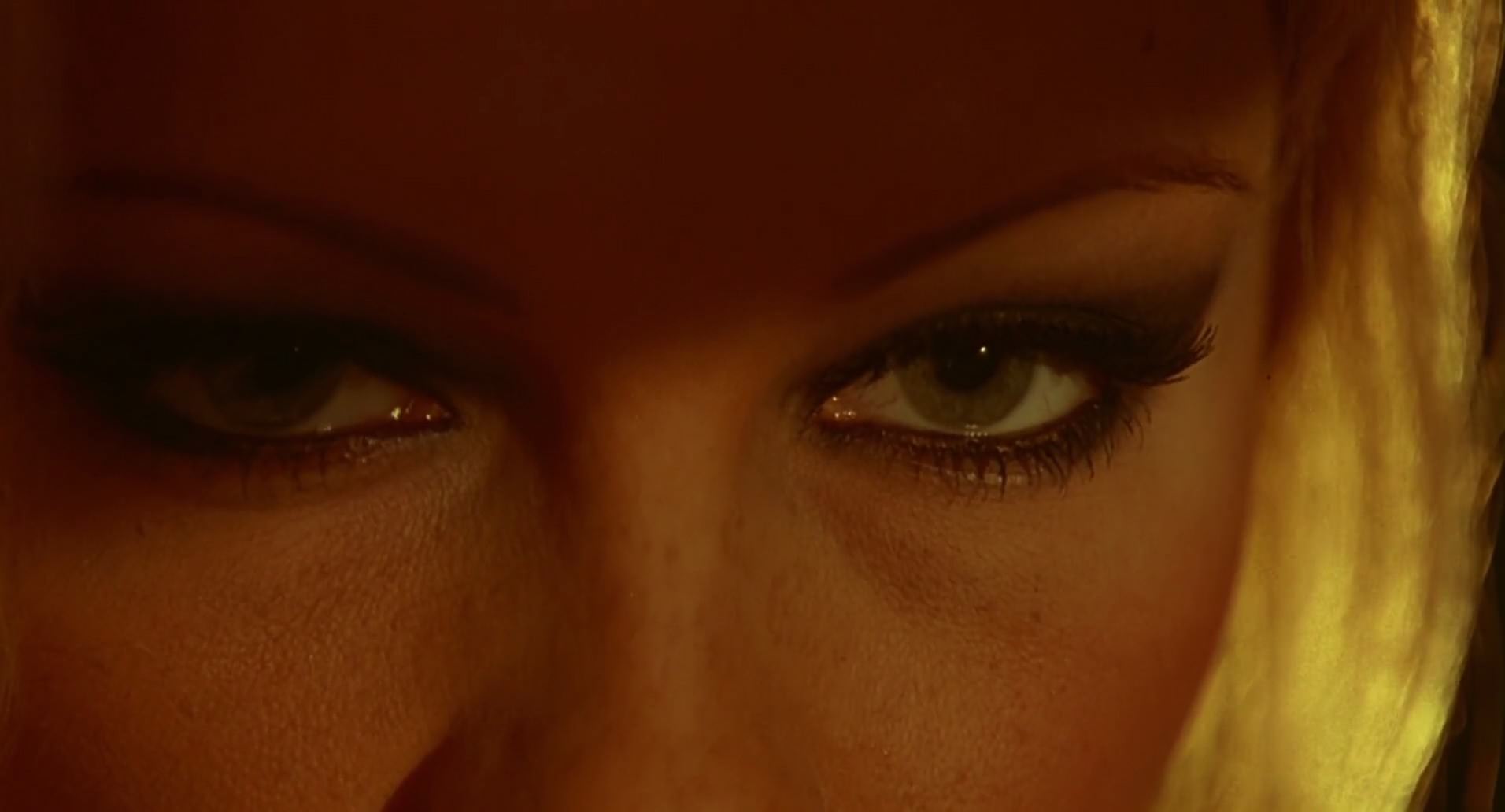 Barb Wire (1996) screencap 5838