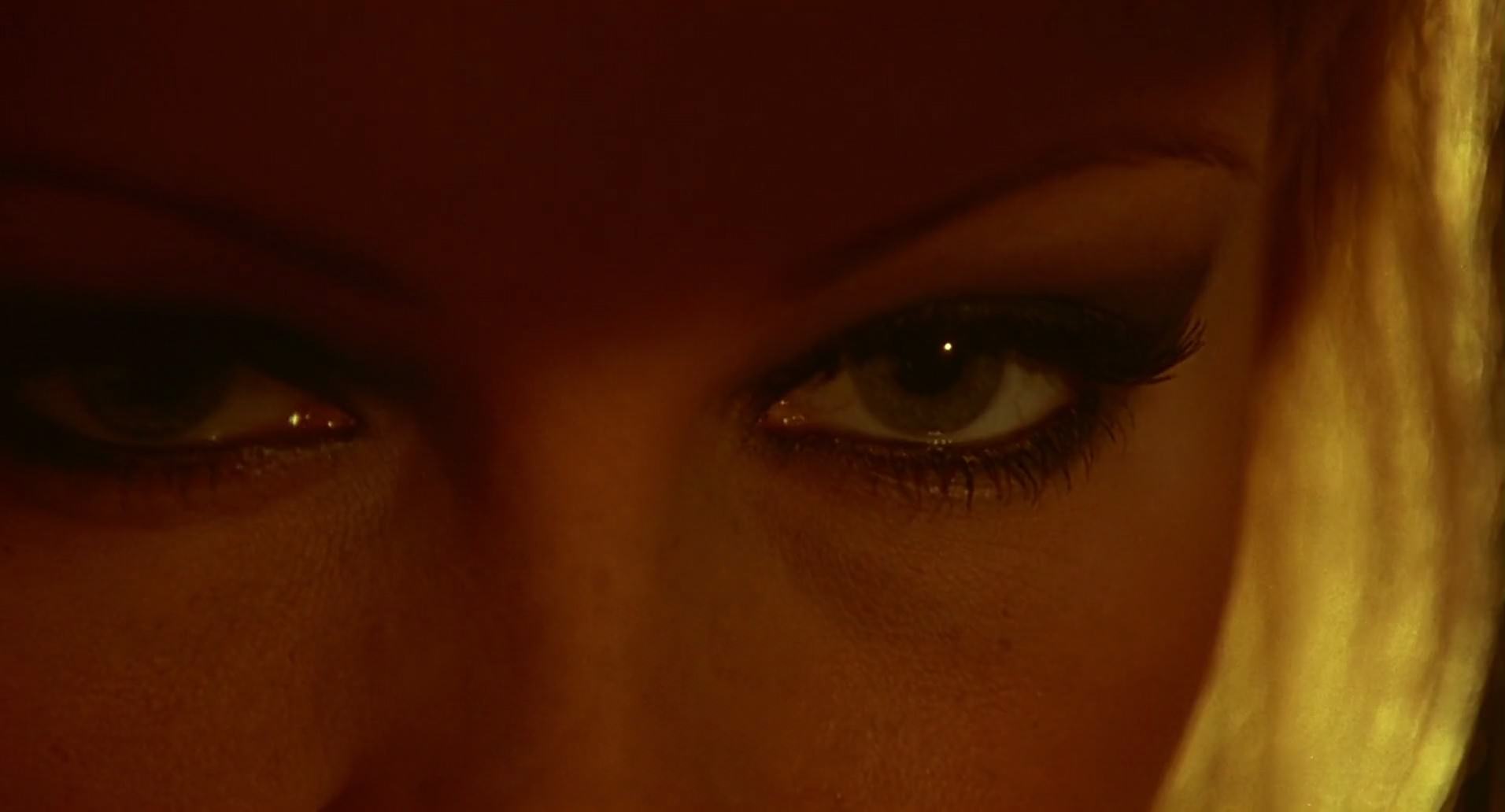Barb Wire (1996) screencap 5844