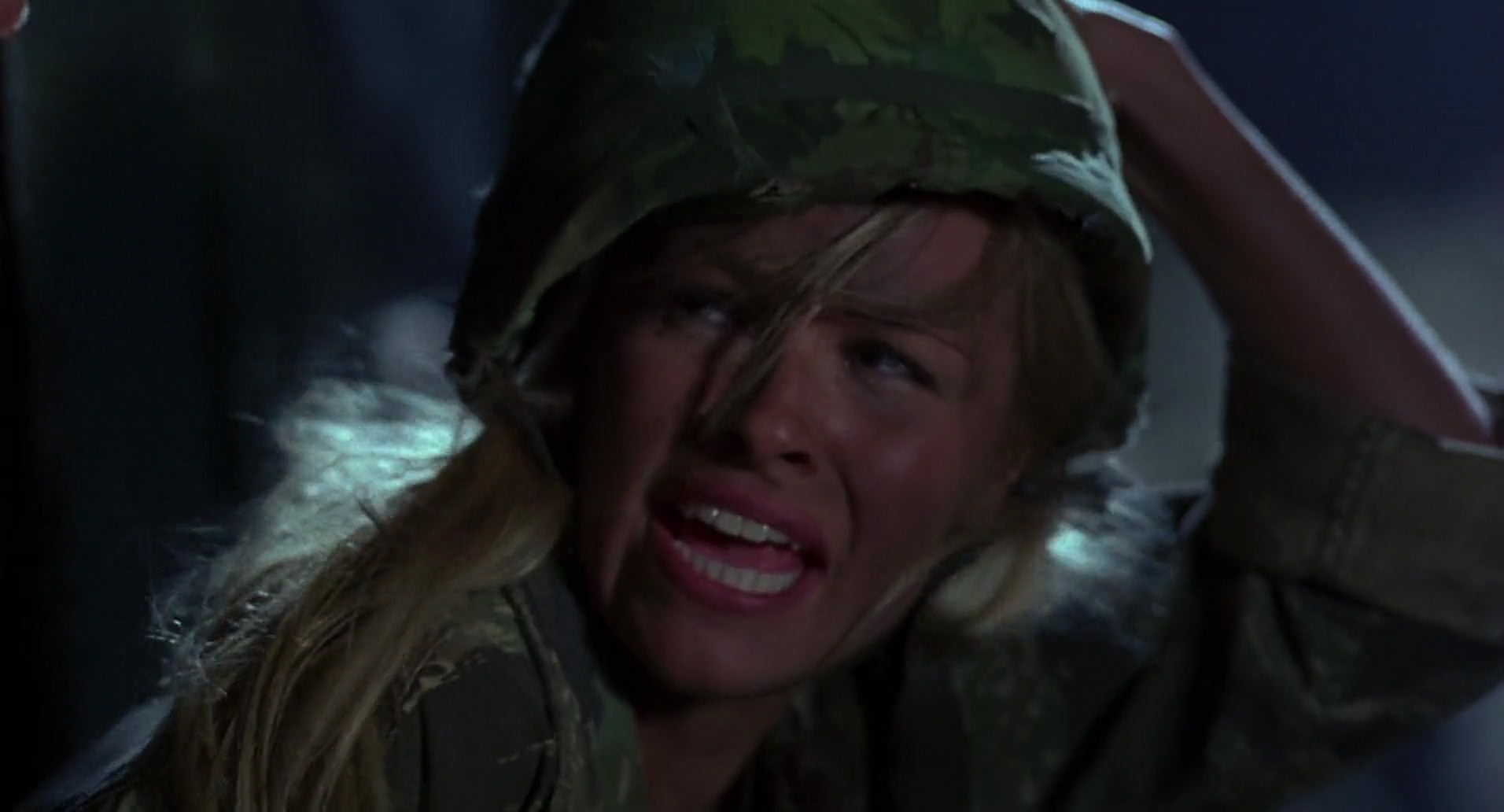Barb Wire (1996) screencap 5871