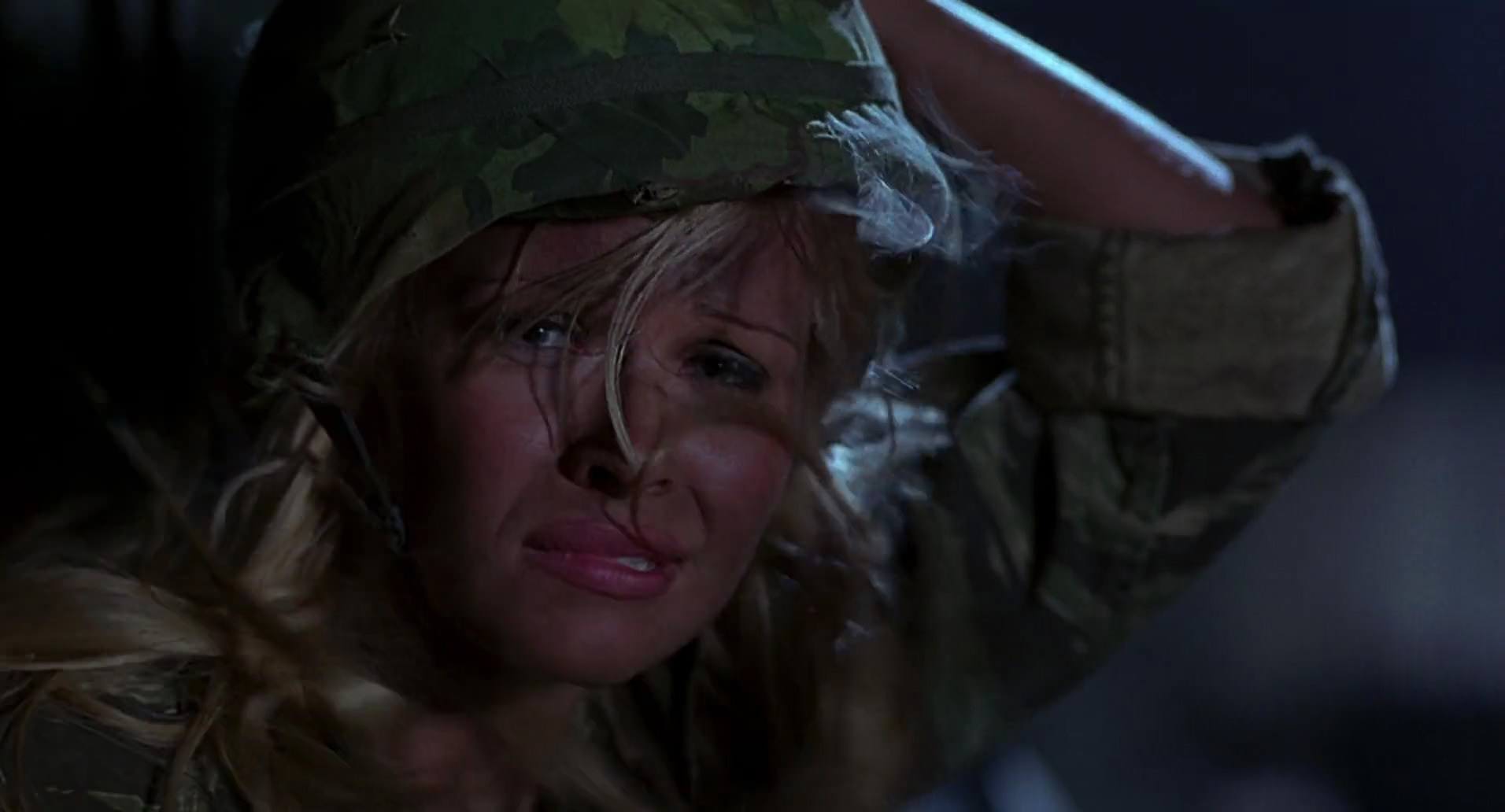 Barb Wire (1996) screencap 5901