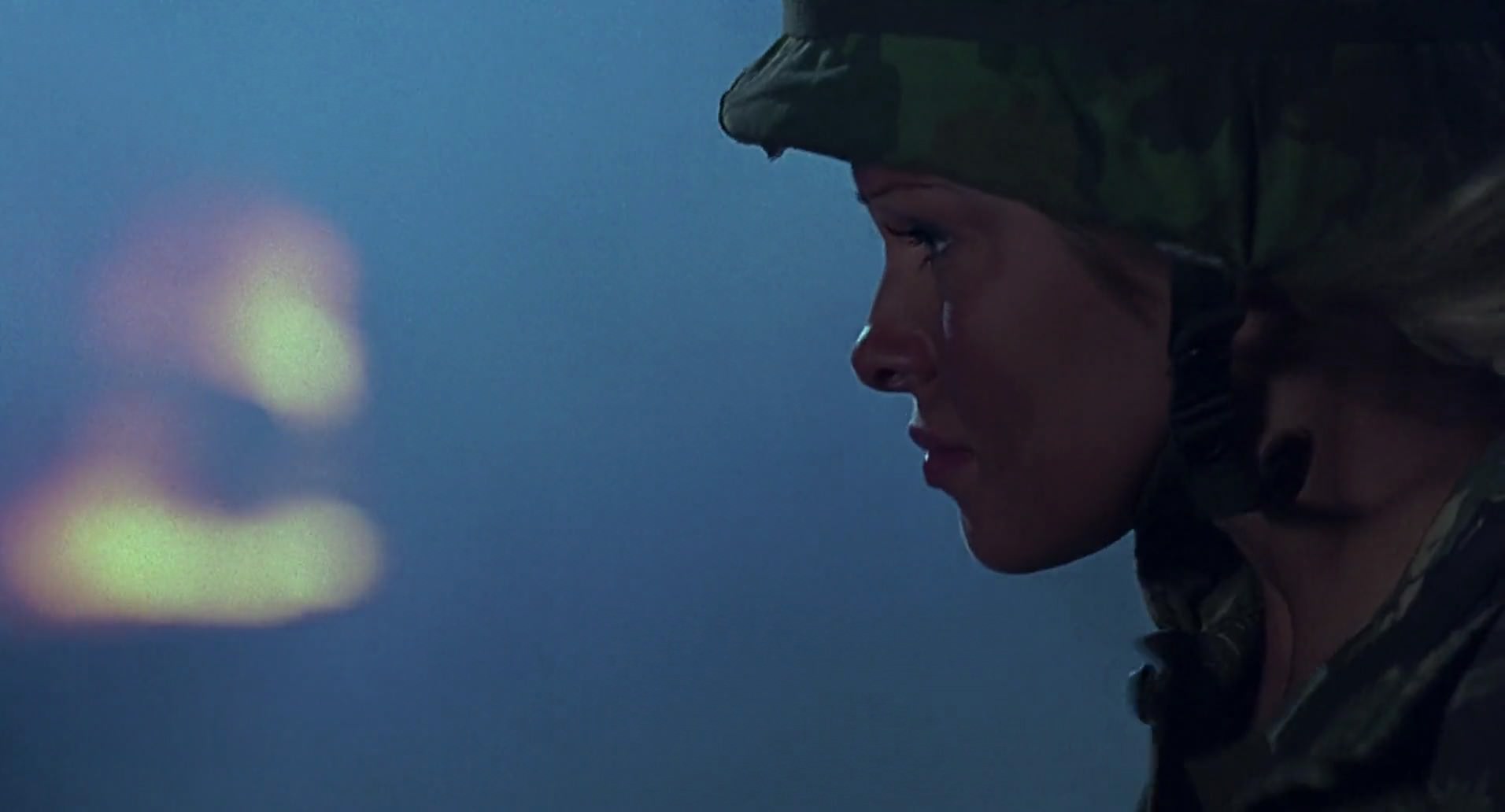 Barb Wire (1996) screencap 5913