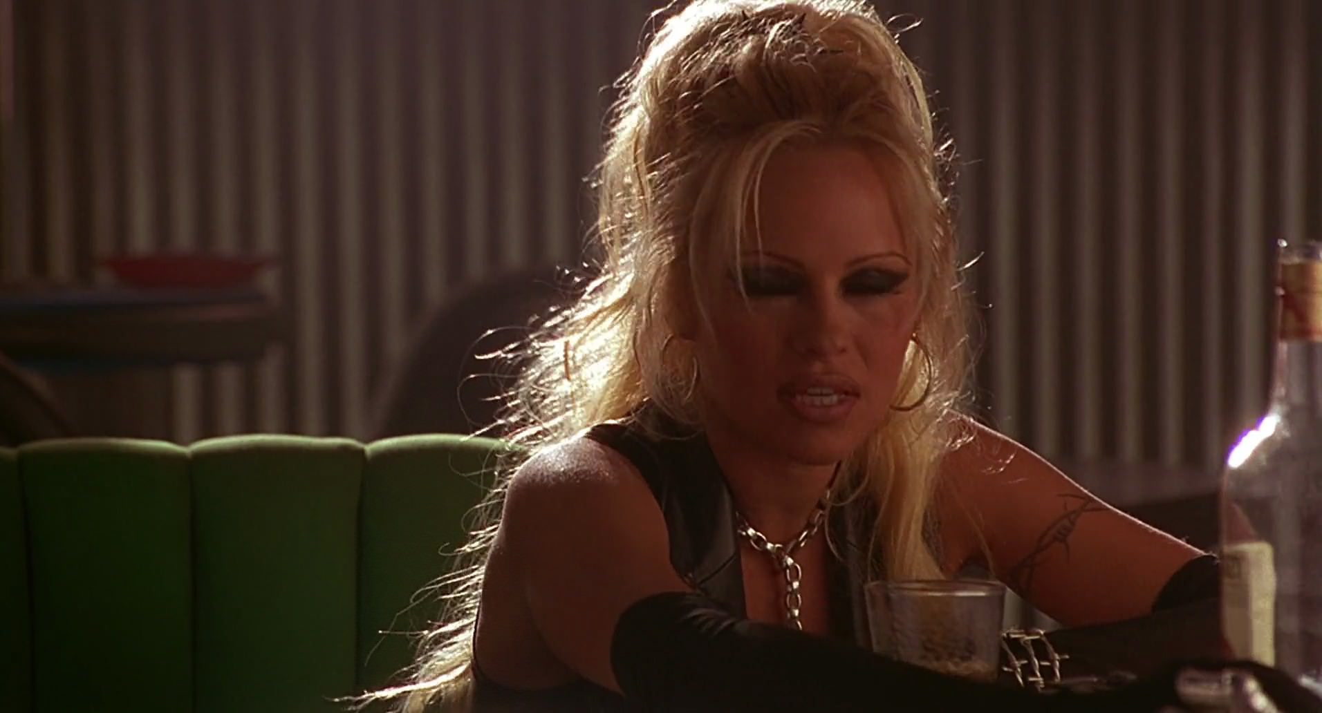 Barb Wire (1996) screencap 6009
