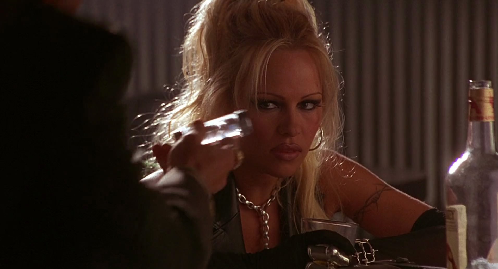Barb Wire (1996) screencap 6024