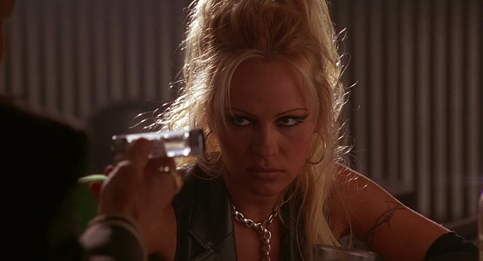 Barb Wire (1996) HD screenshot 6035