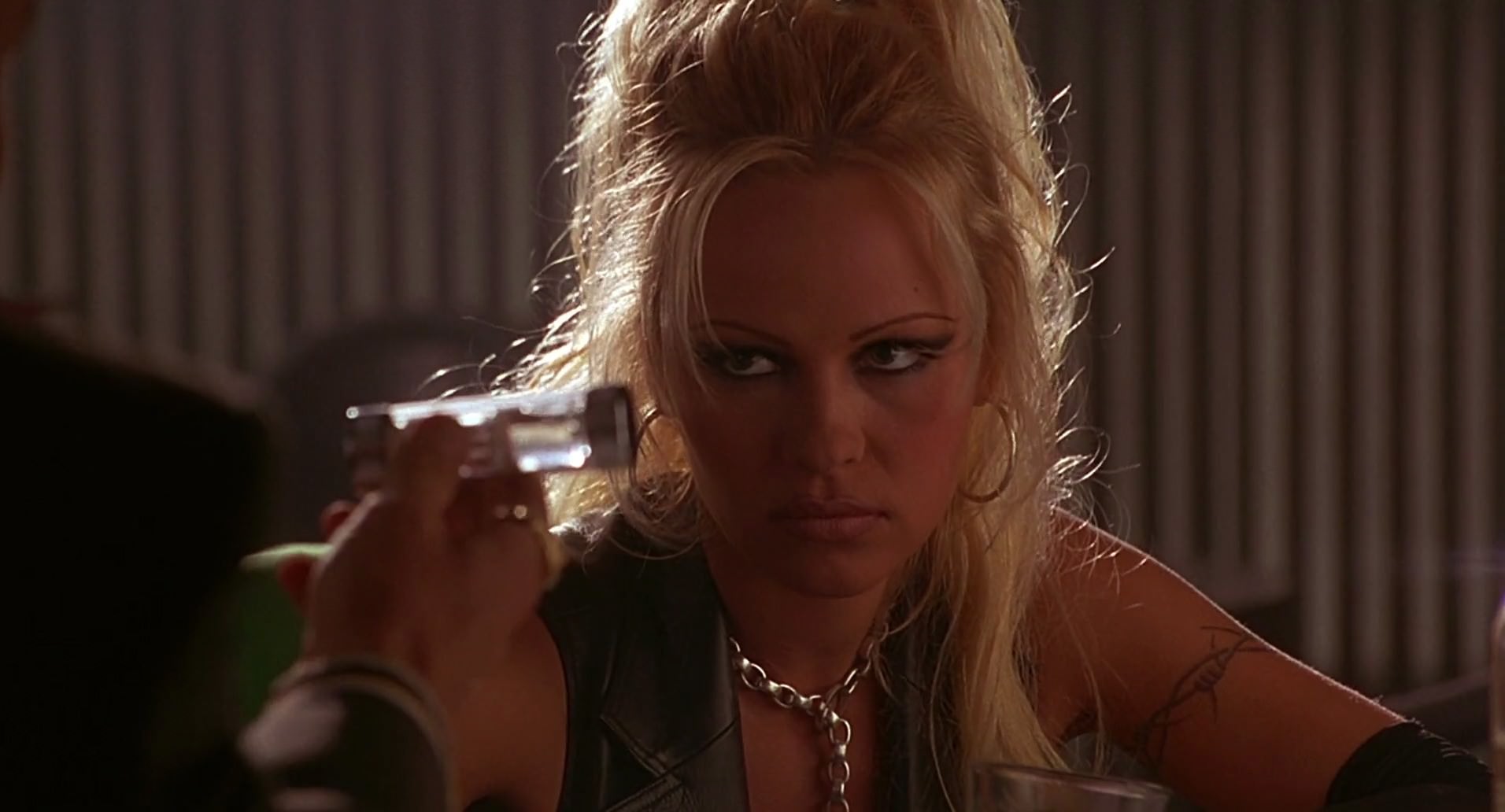 Barb Wire (1996) screencap 6036