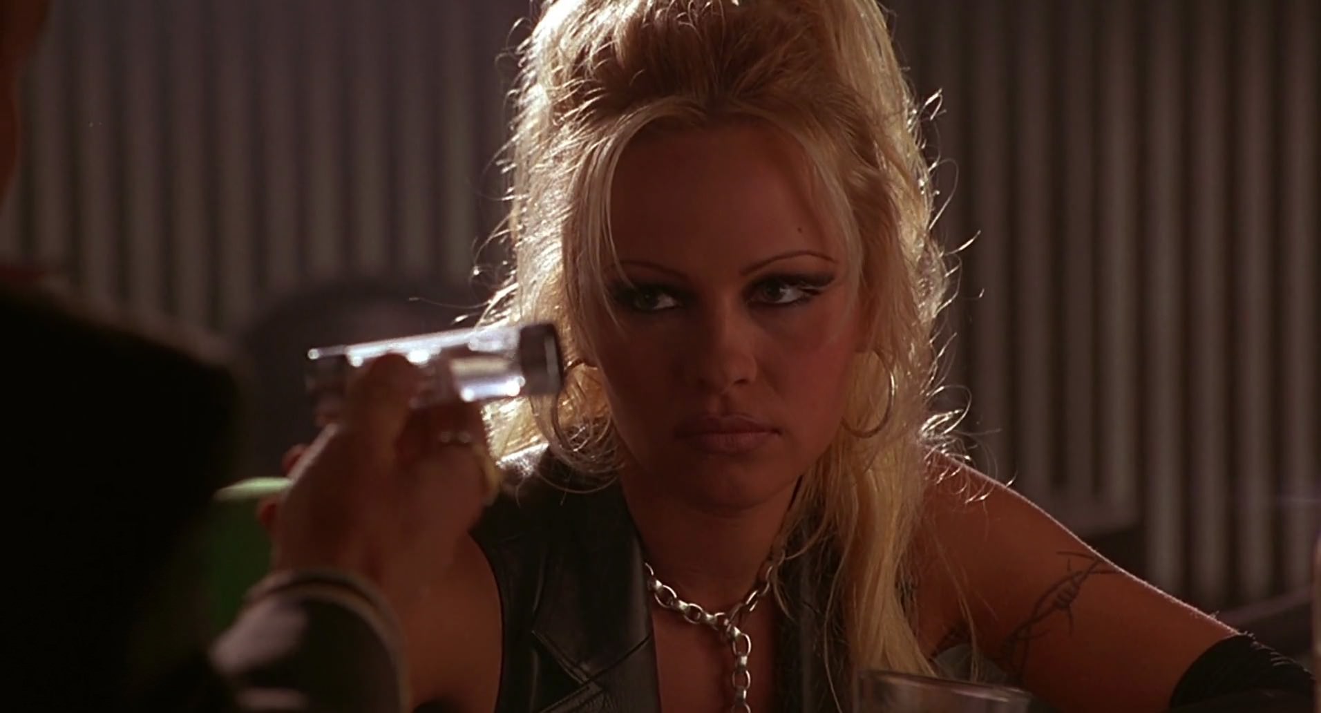 Barb Wire (1996) HD screenshot 6038