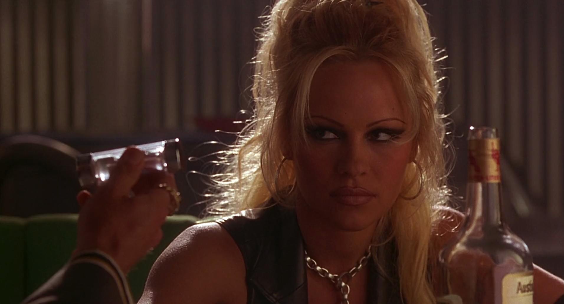 Barb Wire (1996) screencap 6108