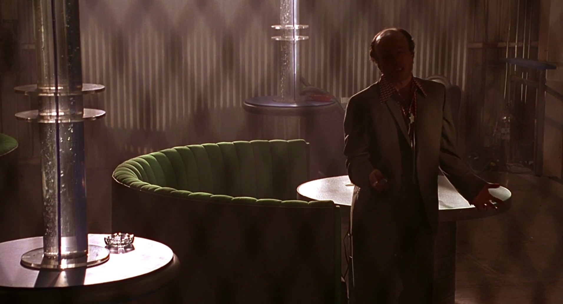 Barb Wire (1996) screencap 6138