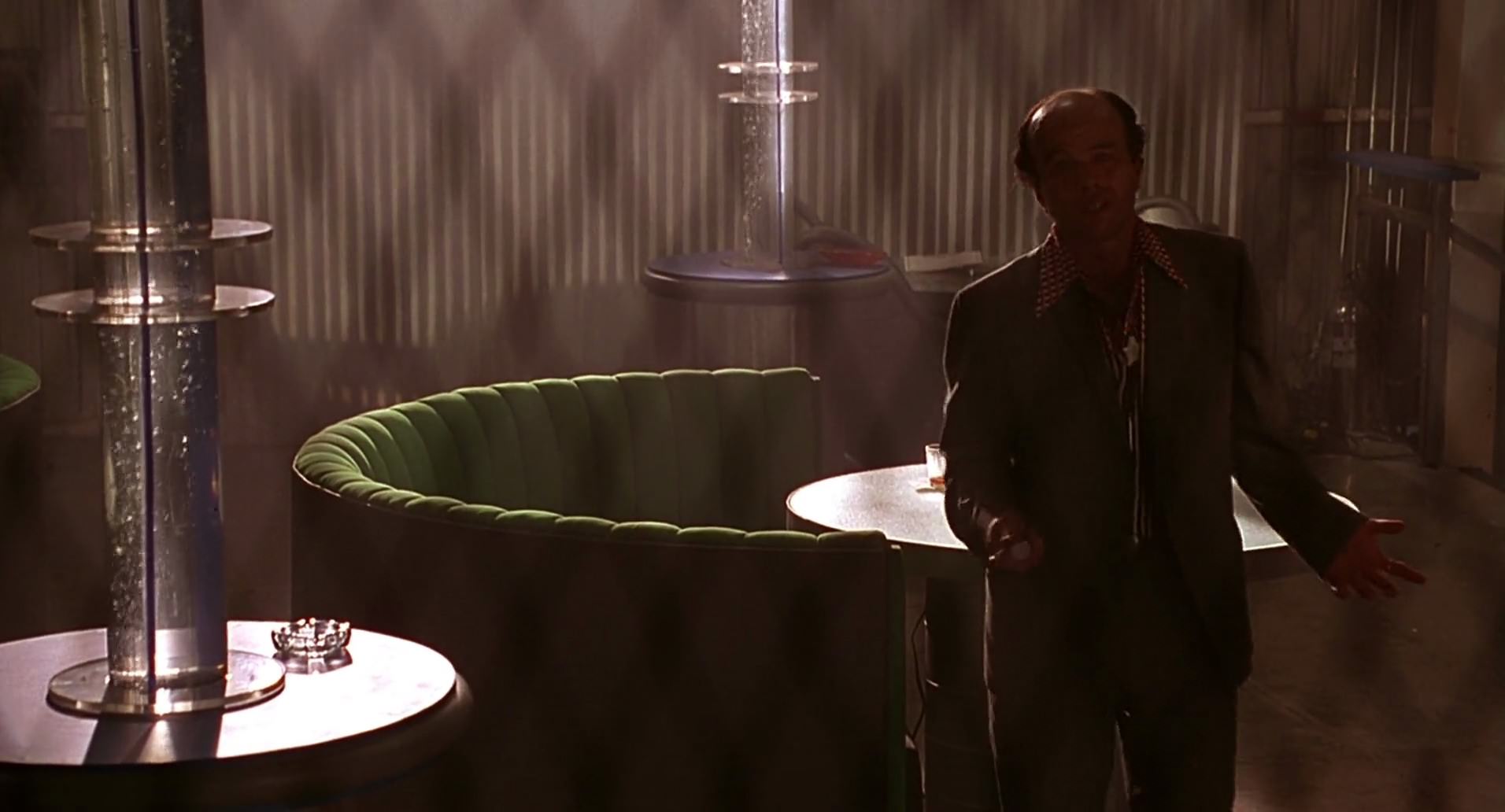 Barb Wire (1996) screencap 6141