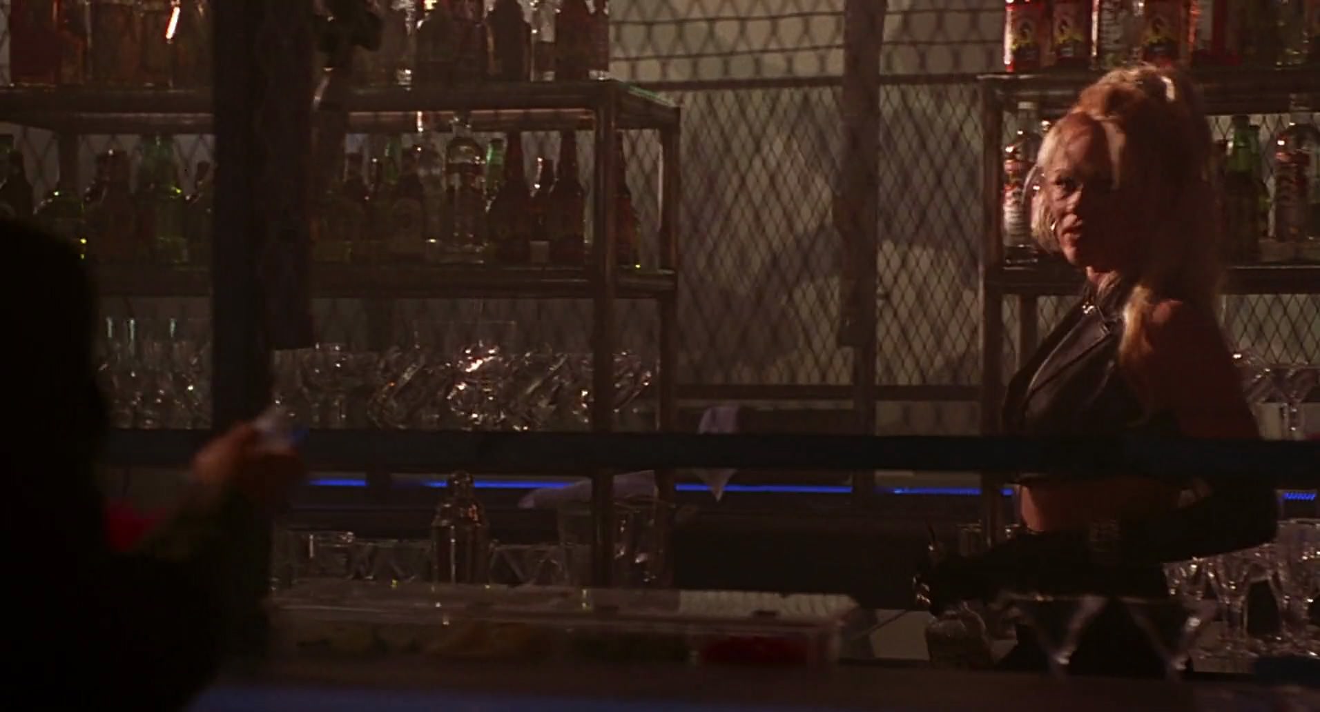 Barb Wire (1996) screencap 6162