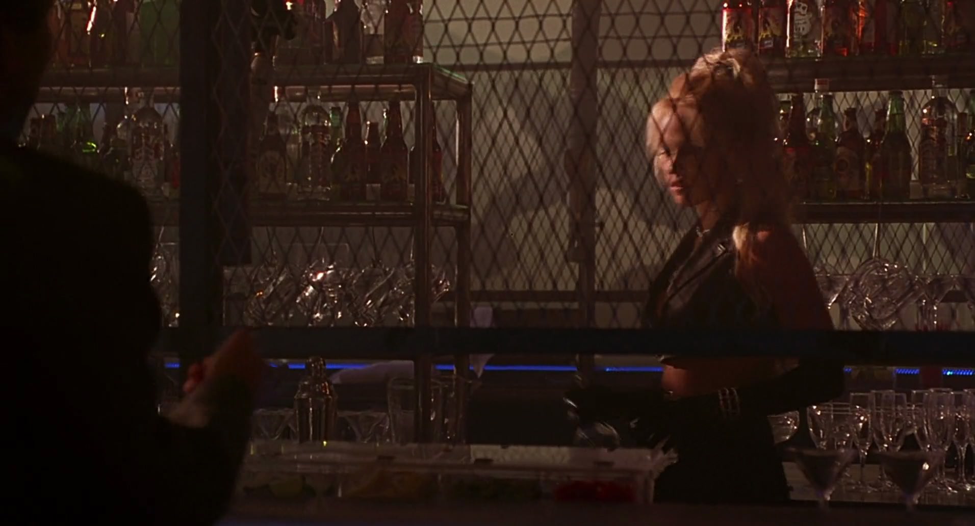 Barb Wire (1996) HD screenshot 6164