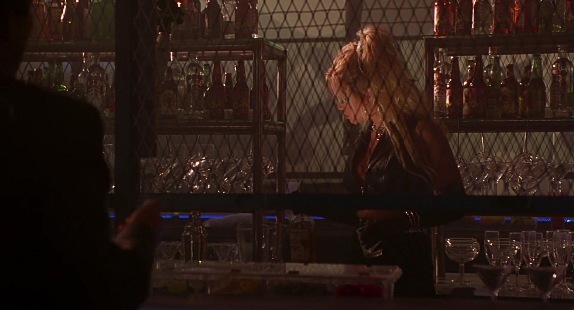 Barb Wire (1996) screencap 6165