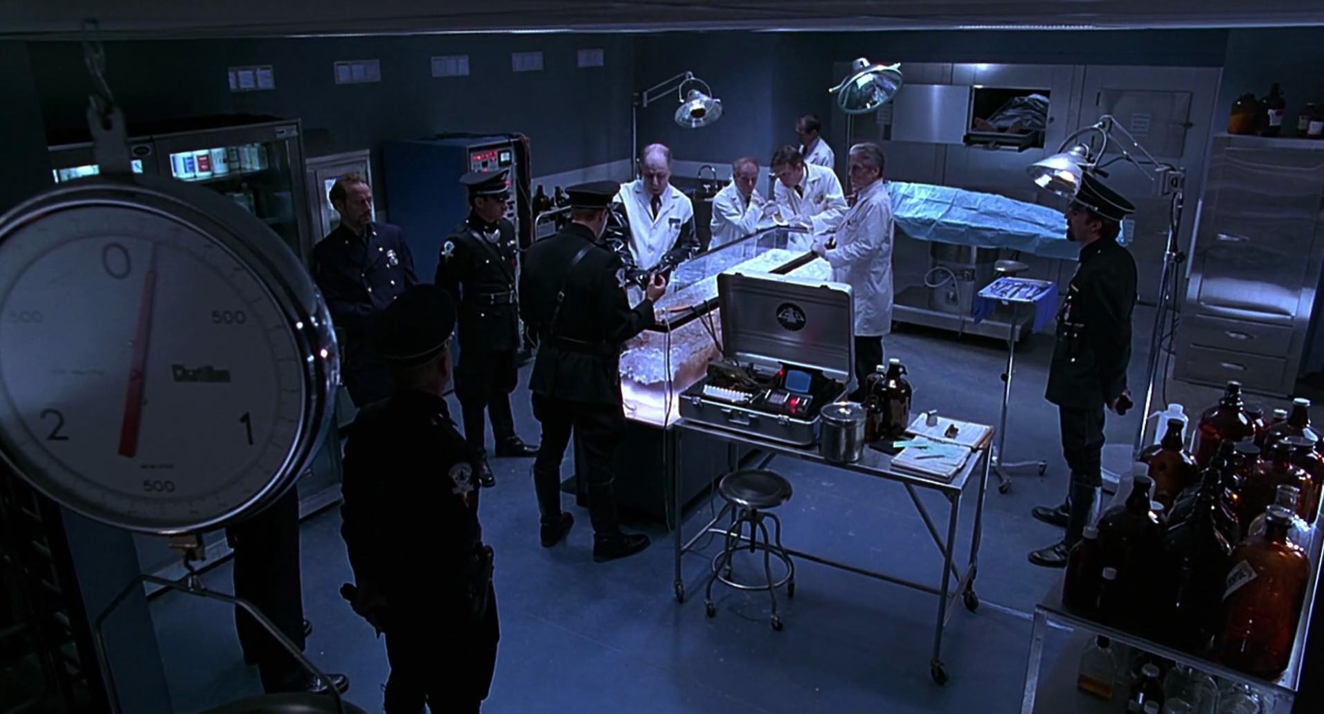 Barb Wire (1996) screencap 6324