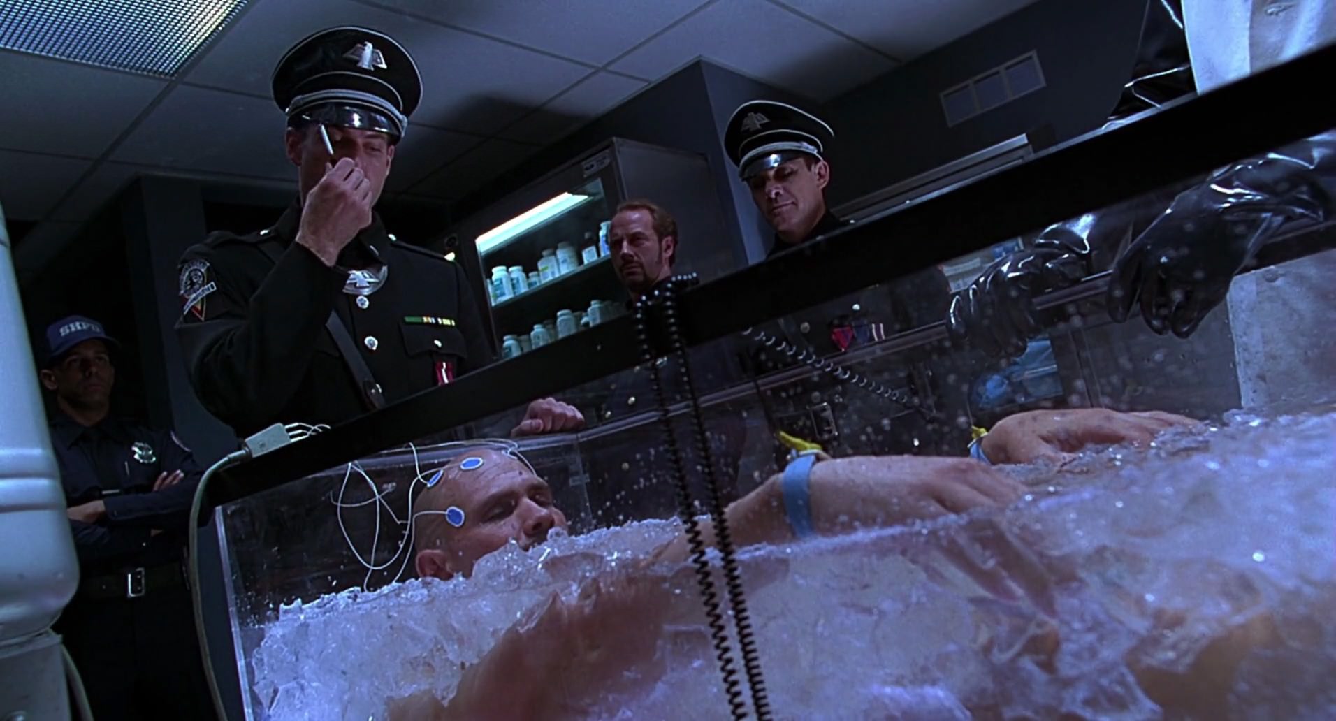 Barb Wire (1996) screencap 6342