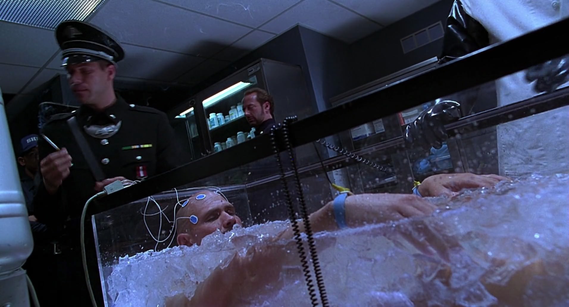 Barb Wire (1996) screencap 6348