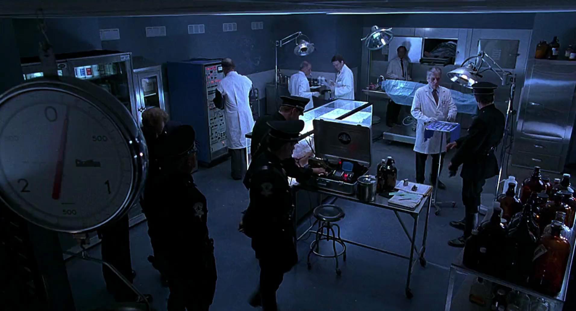 Barb Wire (1996) screencap 6357