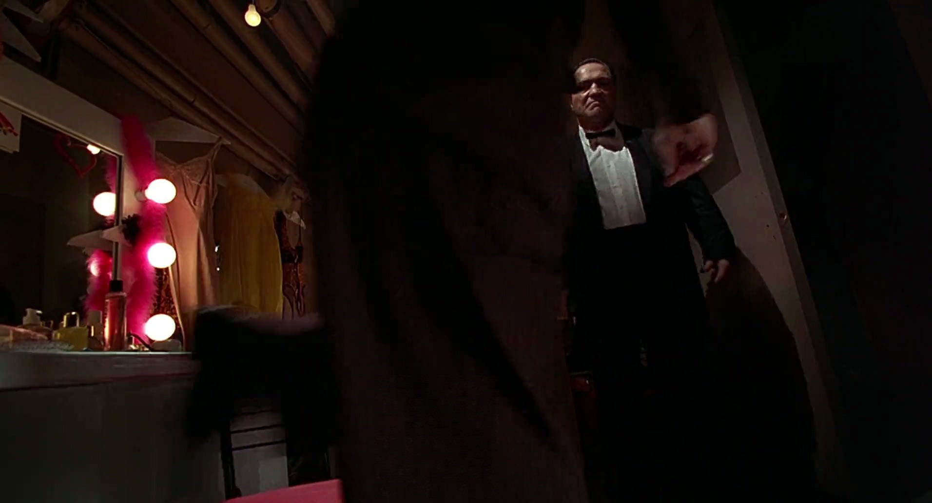 Barb Wire (1996) screencap 636