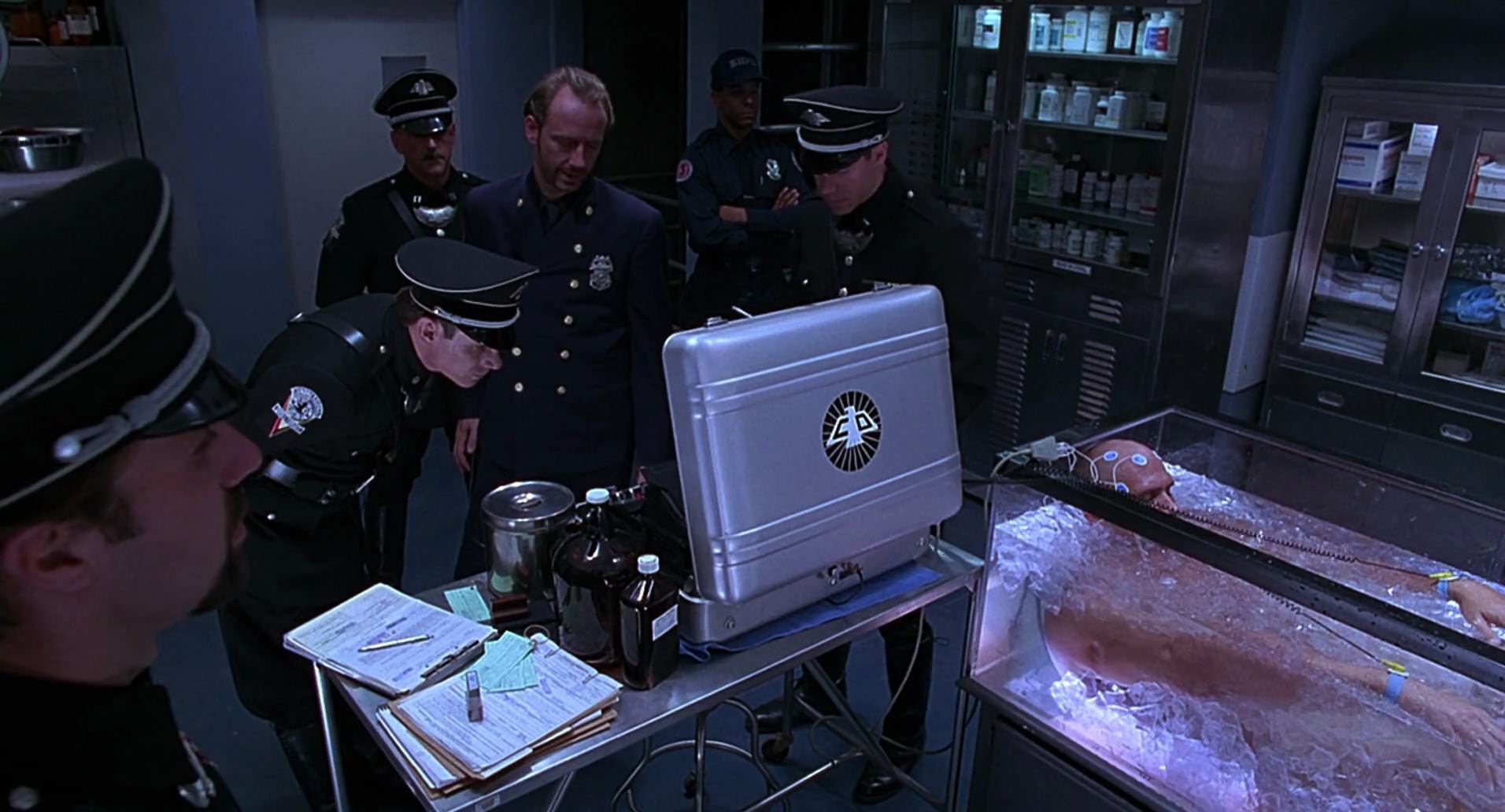 Barb Wire (1996) HD screenshot 6377