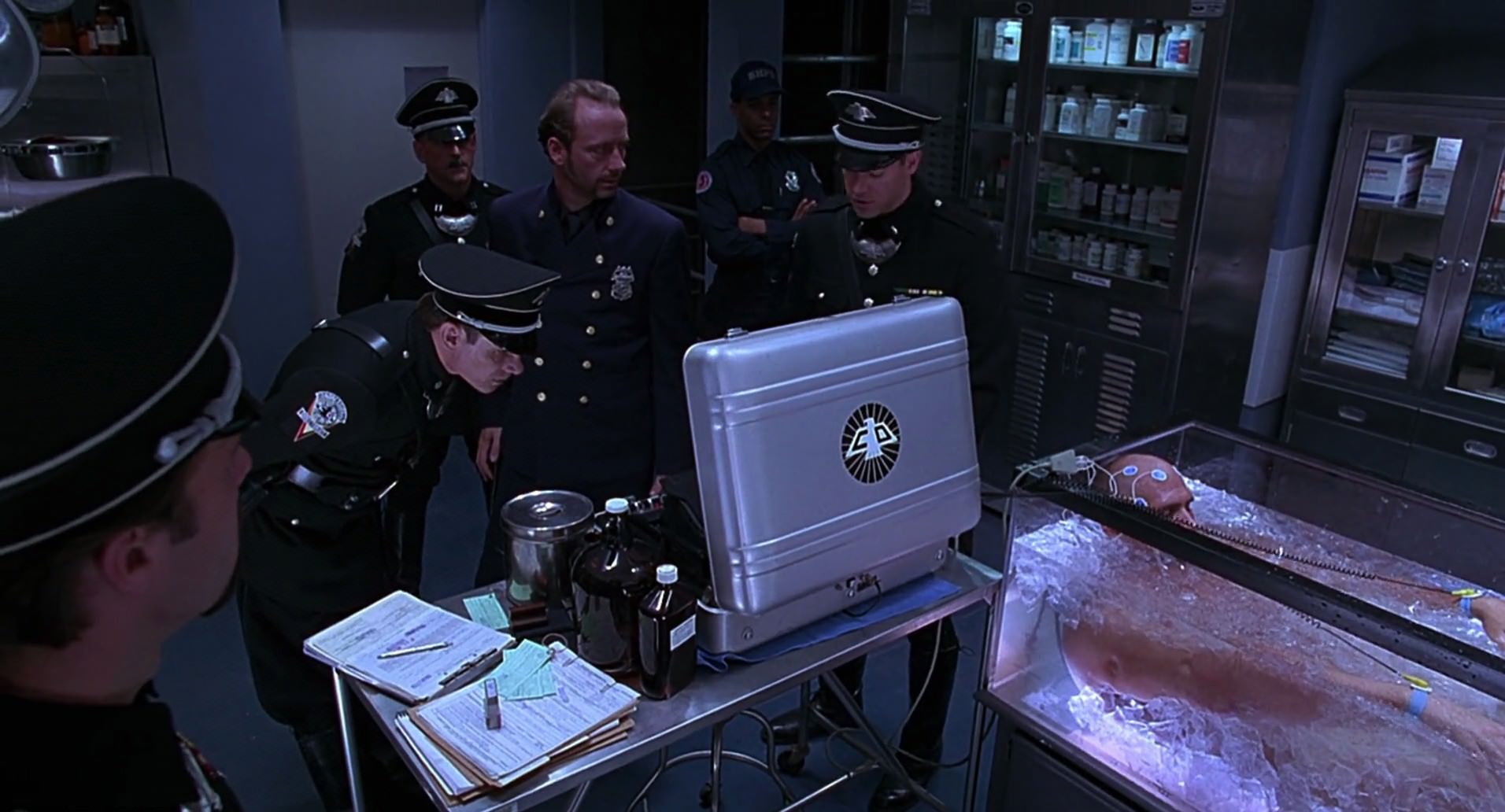 Barb Wire (1996) screencap 6381