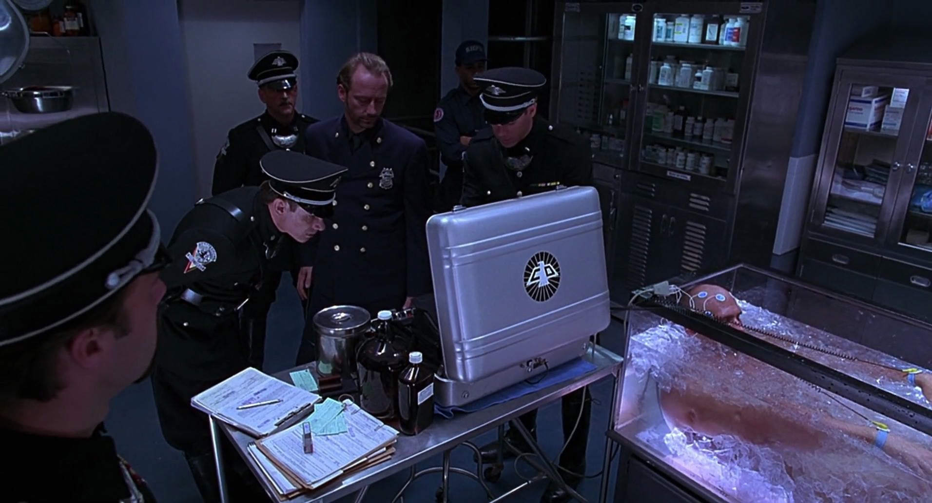 Barb Wire (1996) HD screenshot 6383