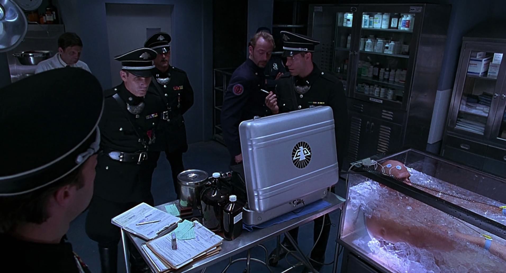 Barb Wire (1996) screencap 6411