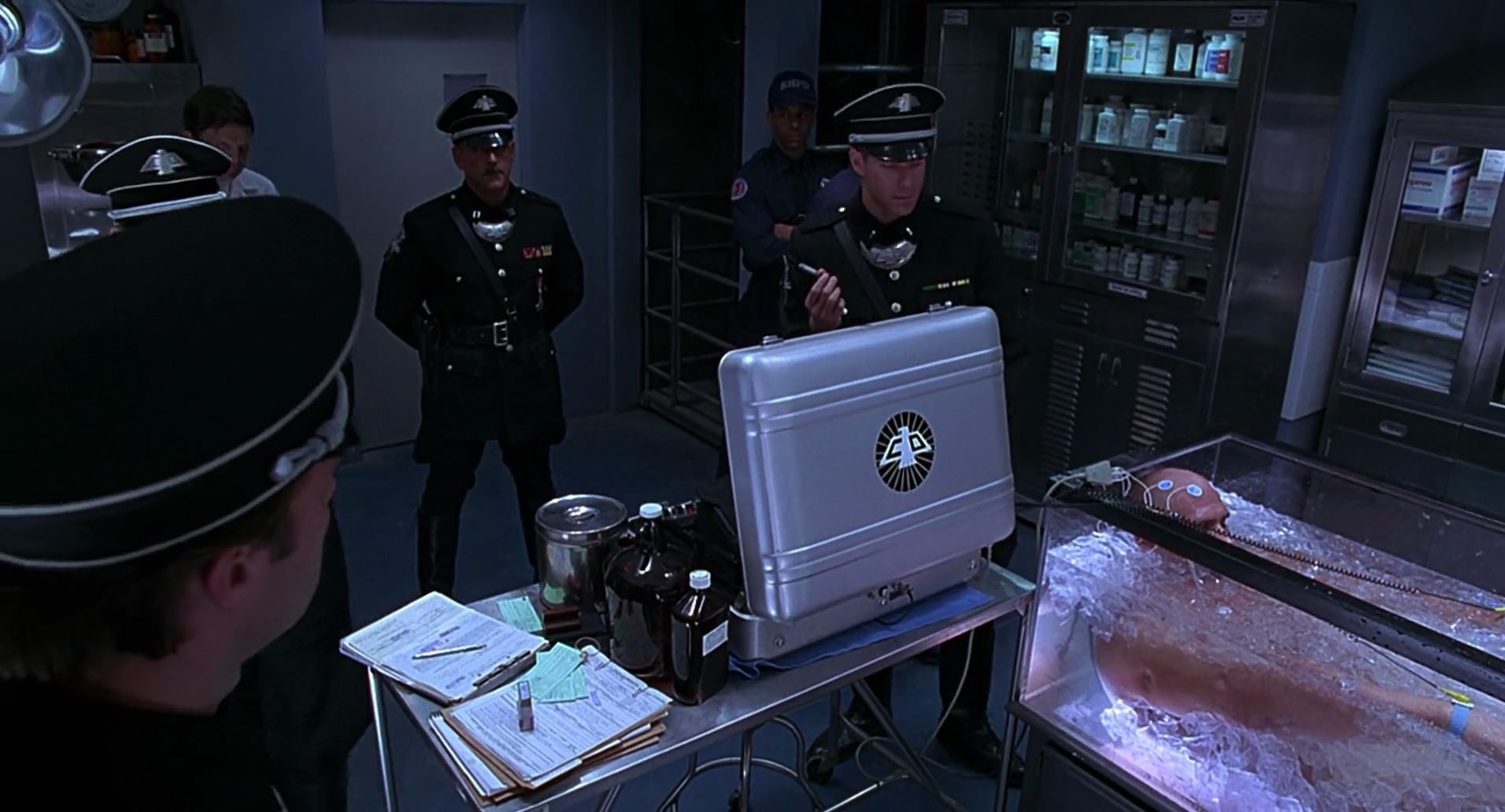 Barb Wire (1996) HD screenshot 6413