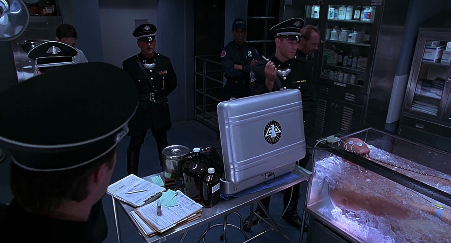 Barb Wire (1996) screencap 6414