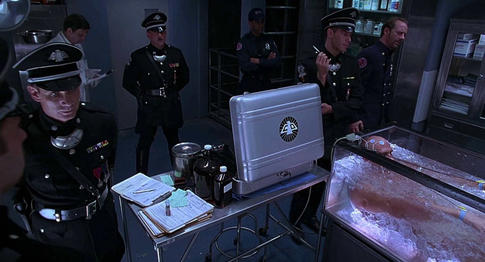Barb Wire (1996) HD screenshot 6416