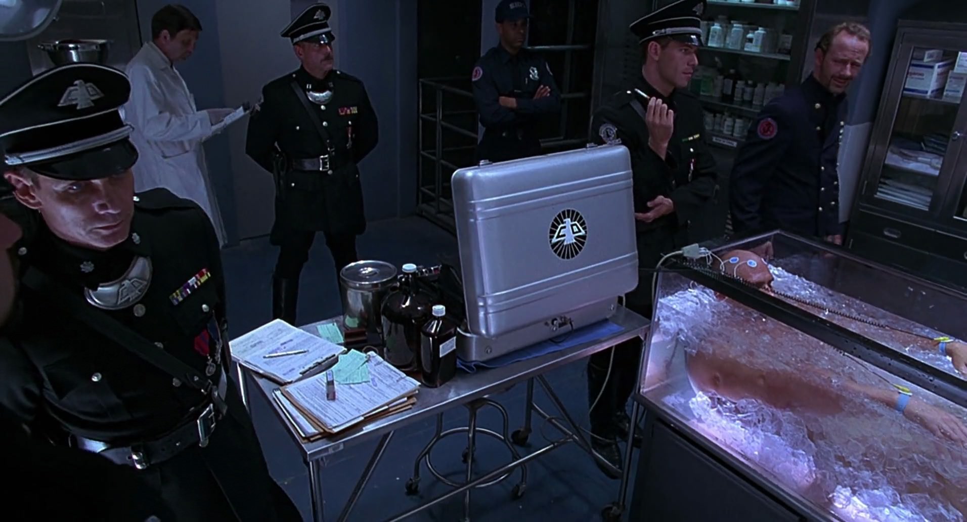 Barb Wire (1996) screencap 6417