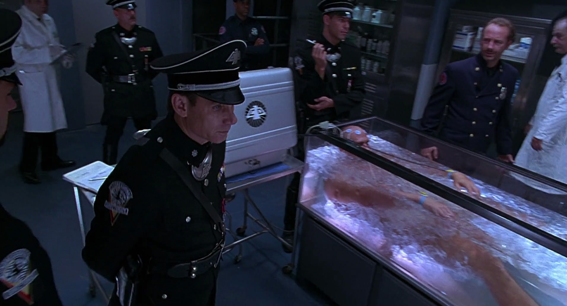 Barb Wire (1996) screencap 6420