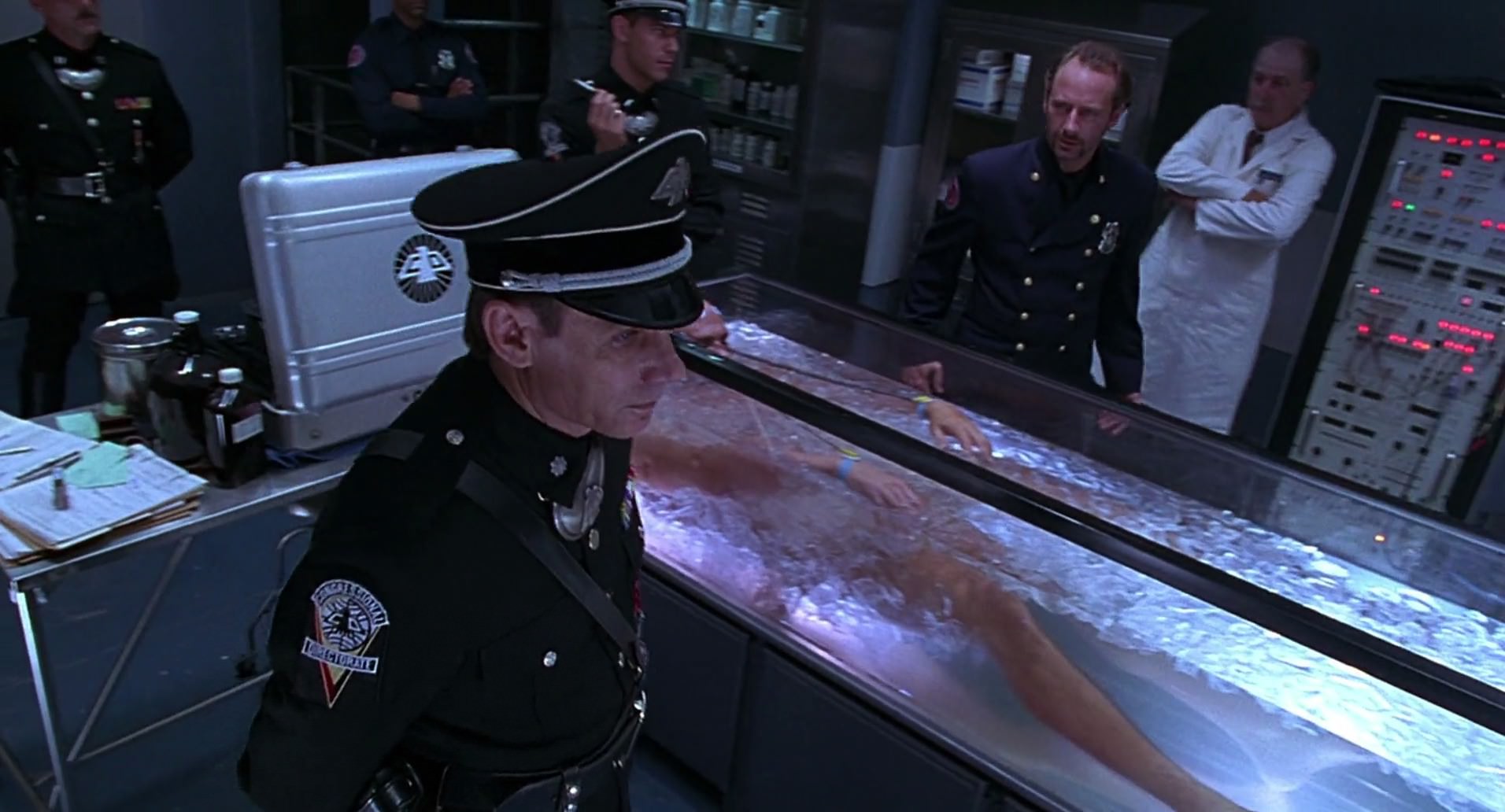 Barb Wire (1996) HD screenshot 6422