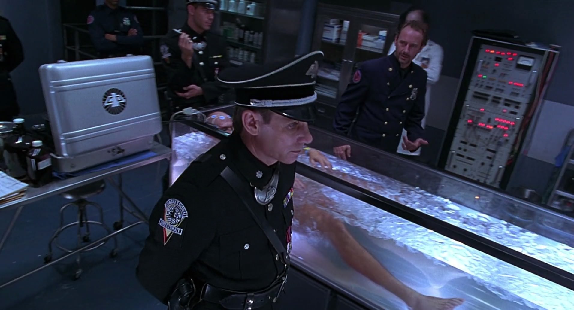 Barb Wire (1996) screencap 6423