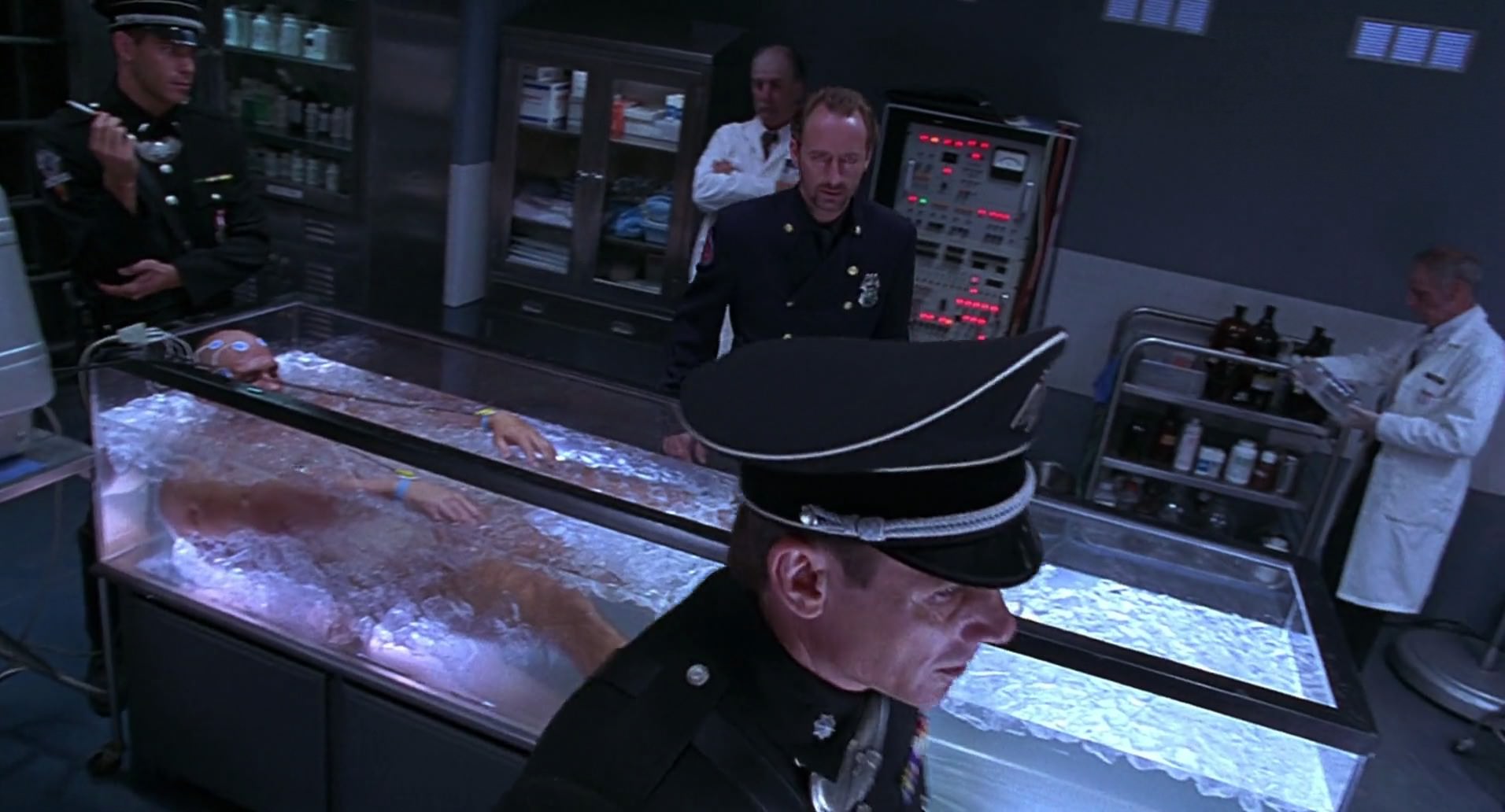 Barb Wire (1996) screencap 6426