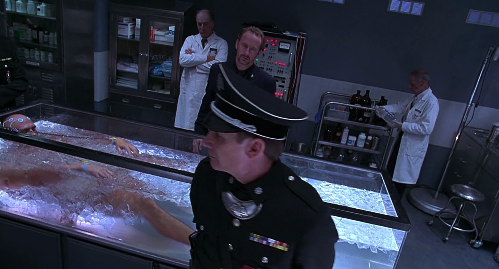 Barb Wire (1996) screencap 6429