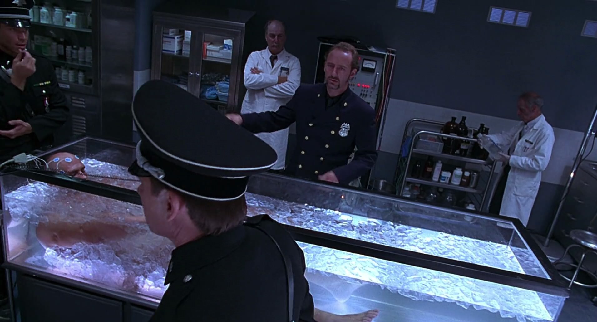 Barb Wire (1996) screencap 6432