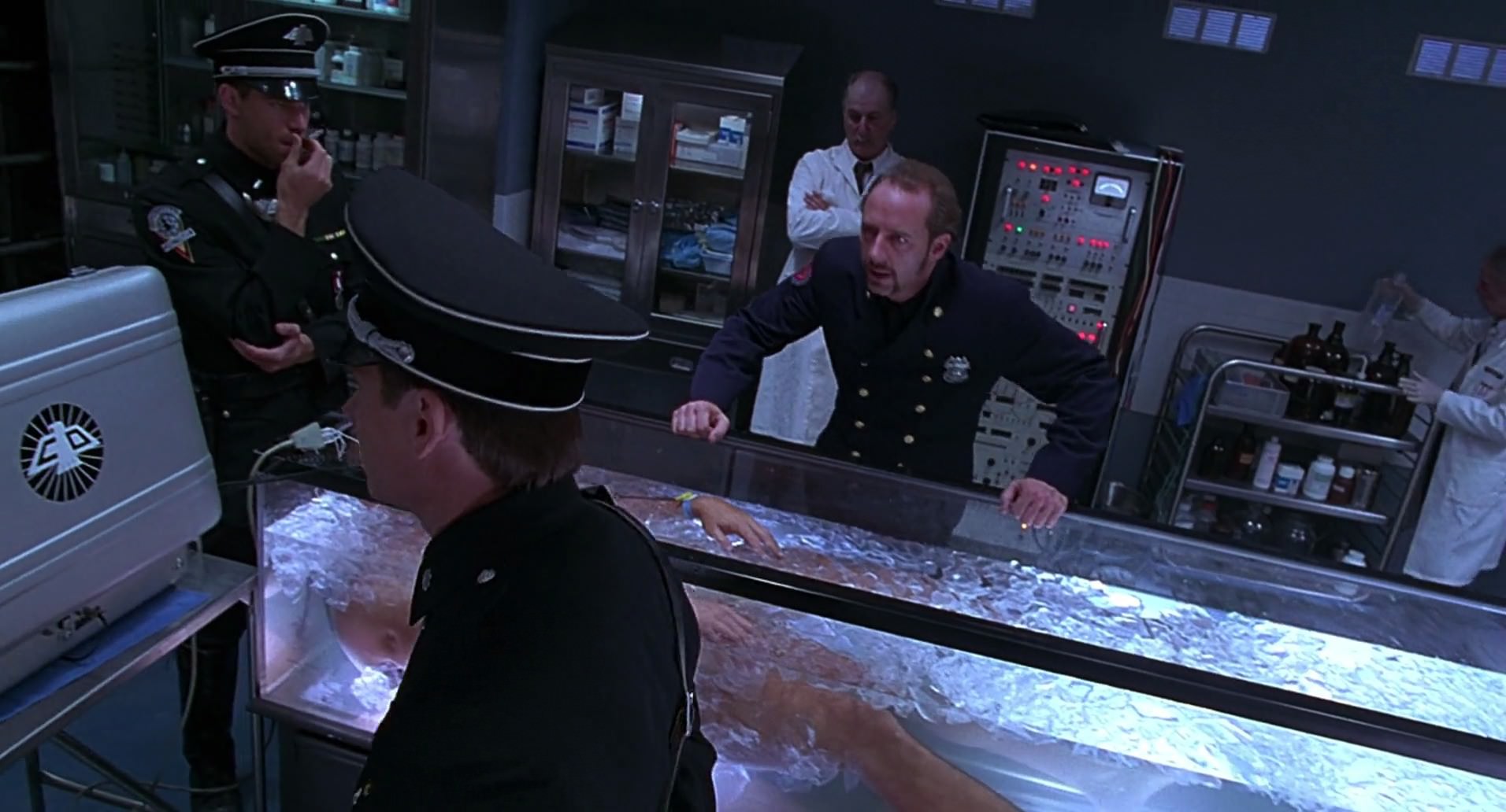 Barb Wire (1996) screencap 6435