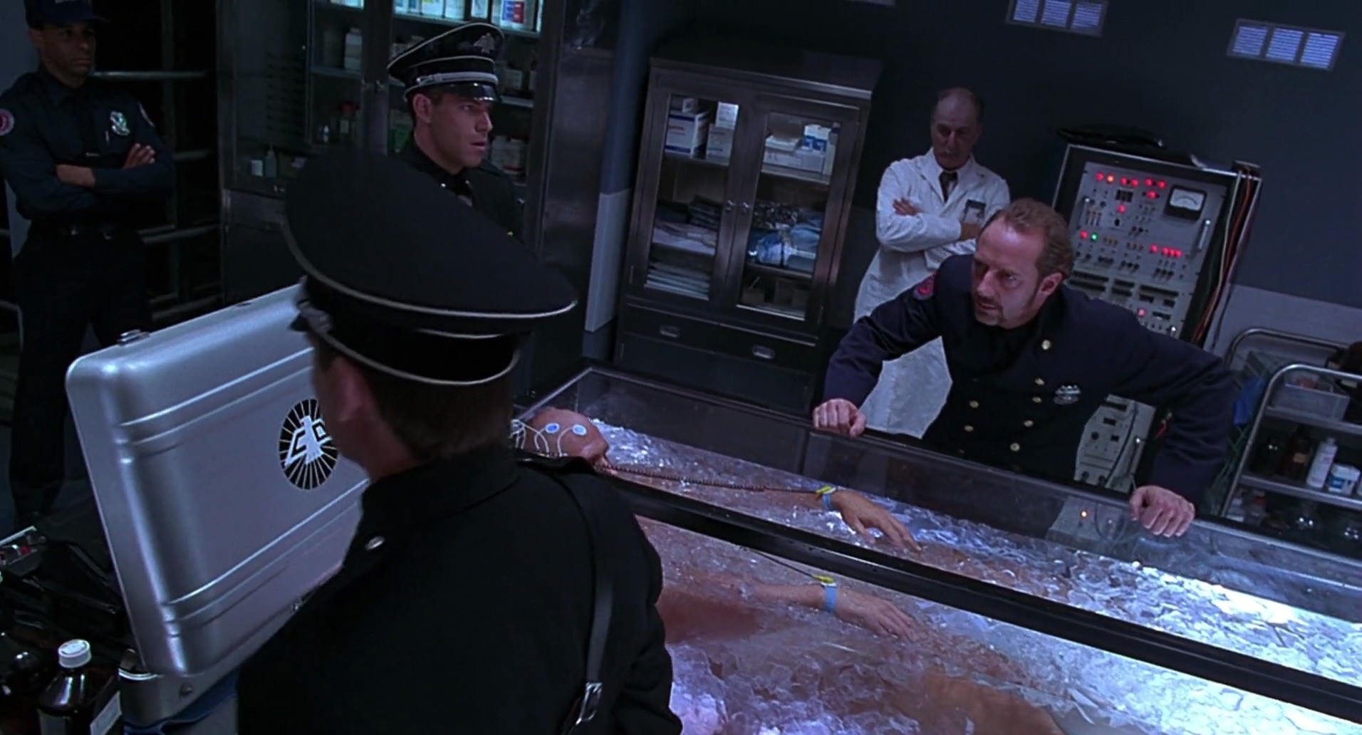 Barb Wire (1996) screencap 6438
