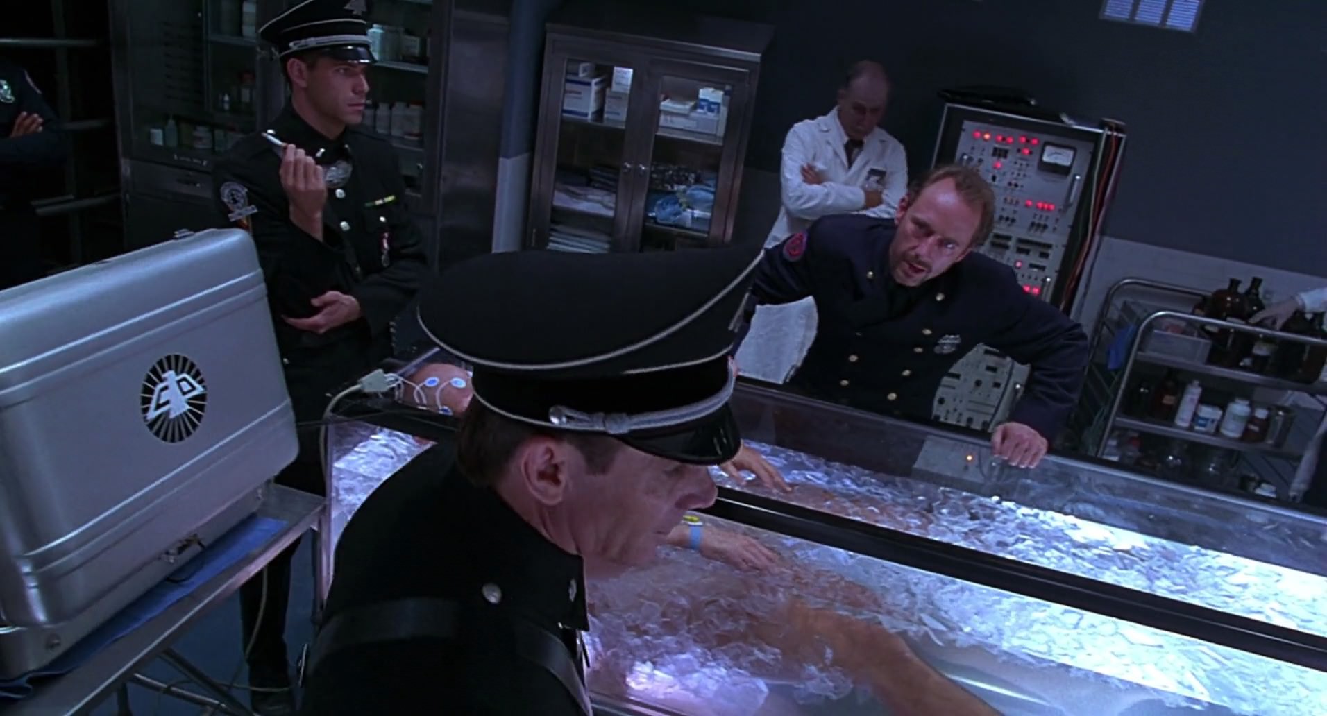 Barb Wire (1996) screencap 6444