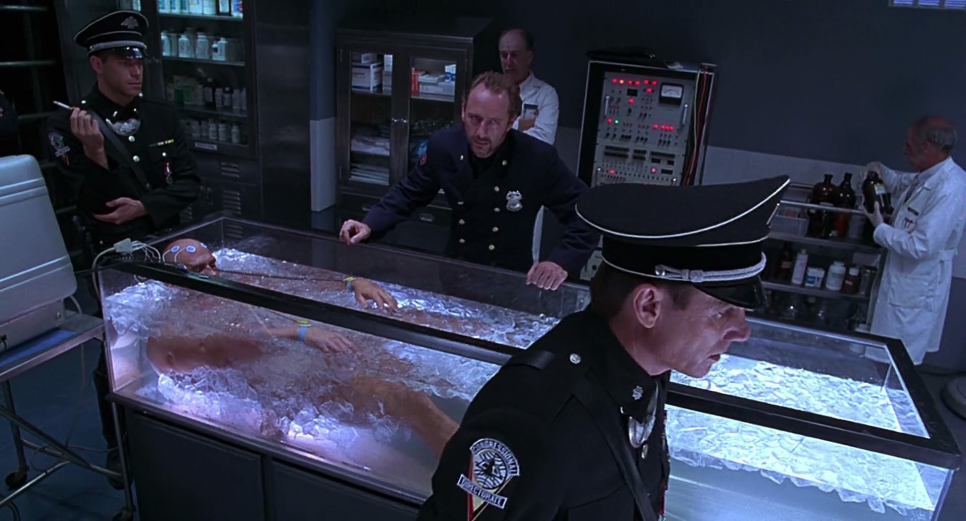 Barb Wire (1996) screencap 6450