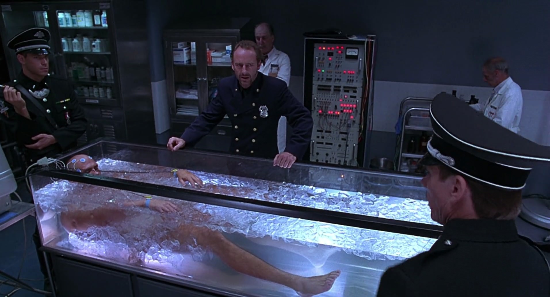 Barb Wire (1996) screencap 6453