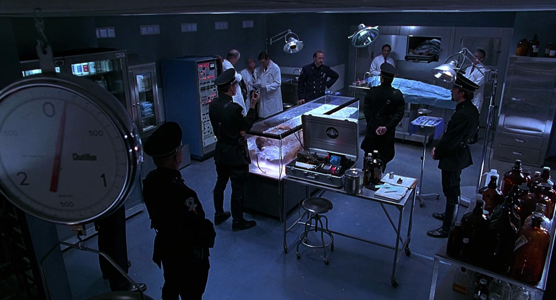 Barb Wire (1996) screencap 6474
