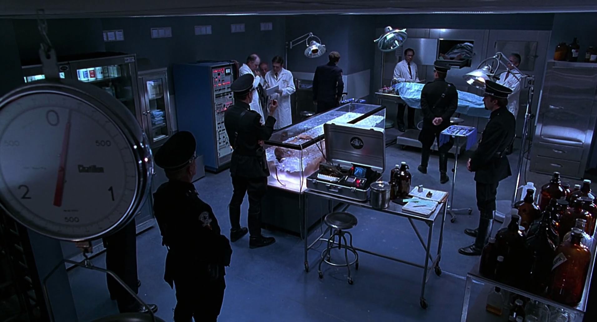 Barb Wire (1996) screencap 6480