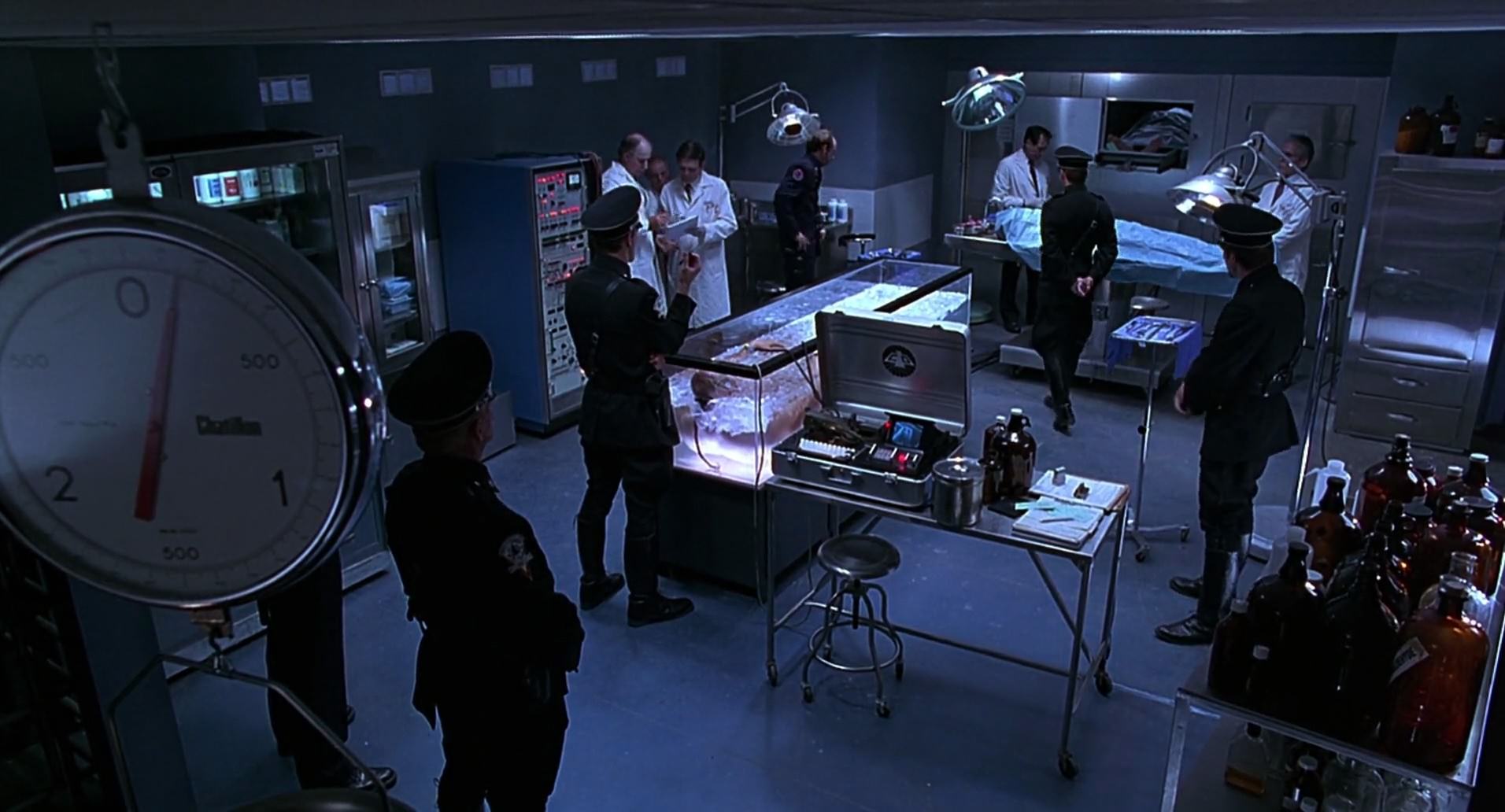 Barb Wire (1996) screencap 6483